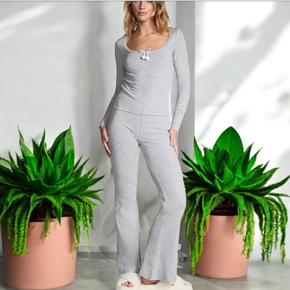 PINK VICTORIA’S SECRET POWDER PUFF COTTON LONG-SLEEVE FLARE PAJAMA SET